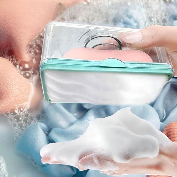 Kursimi i sapunit me dispenserin